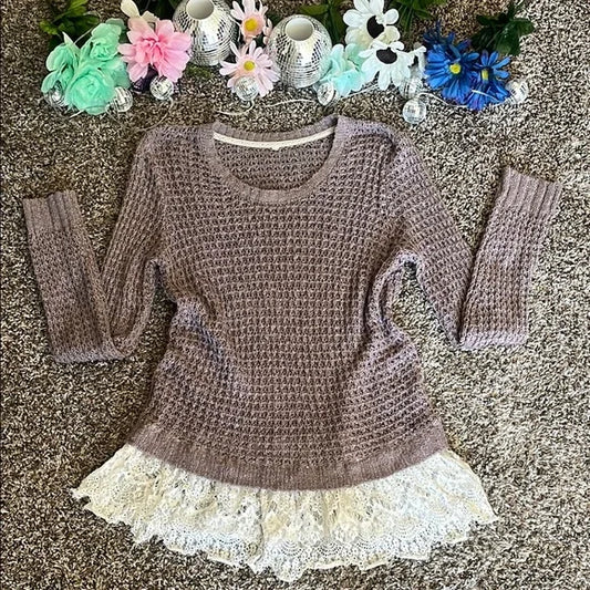 Thrifted Women's Lace Hem Sweater