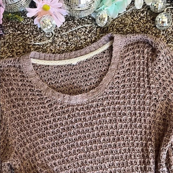 Thrifted Women's Lace Hem Sweater